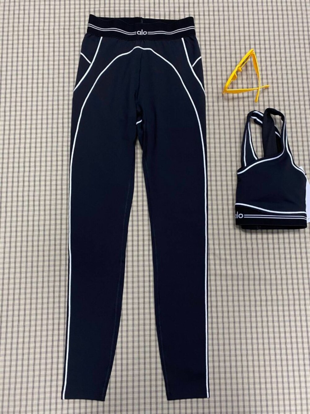 Black/White💗ALO Yoga Heart Throb High Waisted Legging&Bra Set NWT|Flattering - Picture 7 of 13